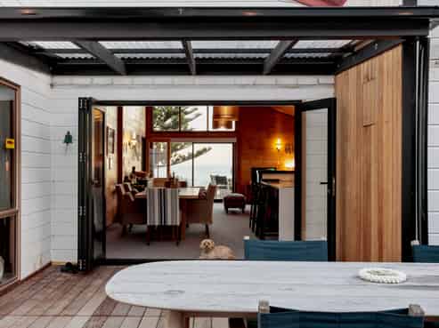 6 Makorori Beach Road, Pouawa