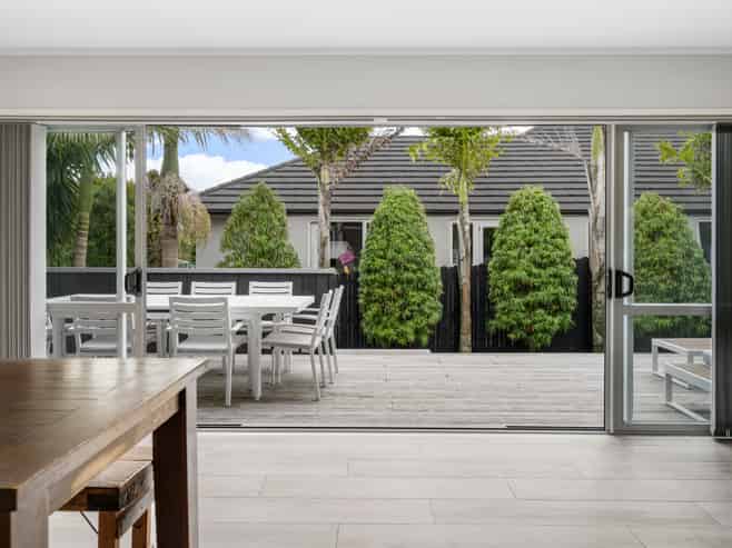 60 Intrepid Crescent, Beachlands