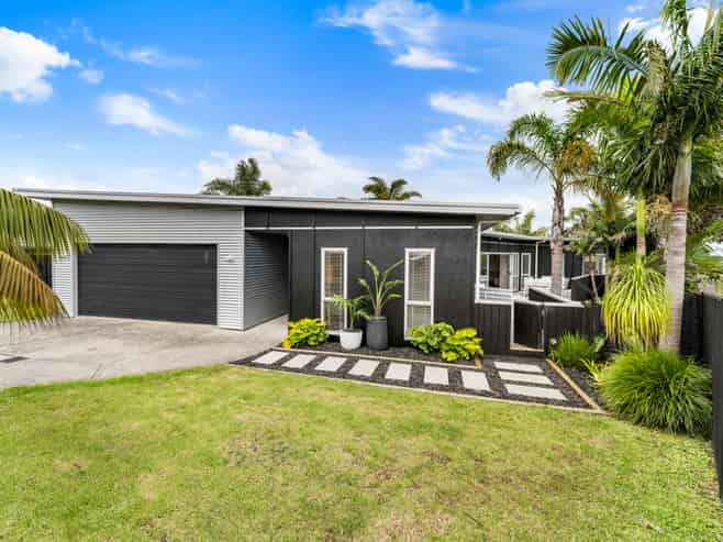 60 Intrepid Crescent, Beachlands