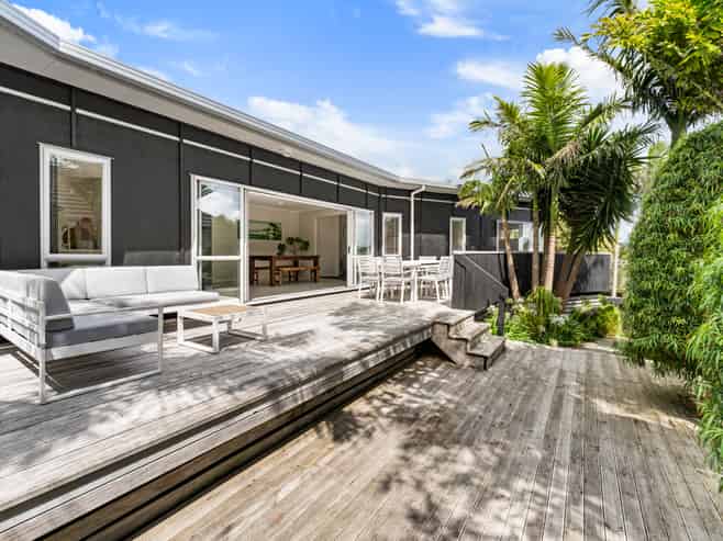 60 Intrepid Crescent, Beachlands