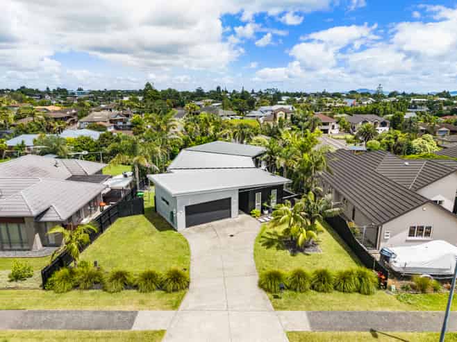 60 Intrepid Crescent, Beachlands