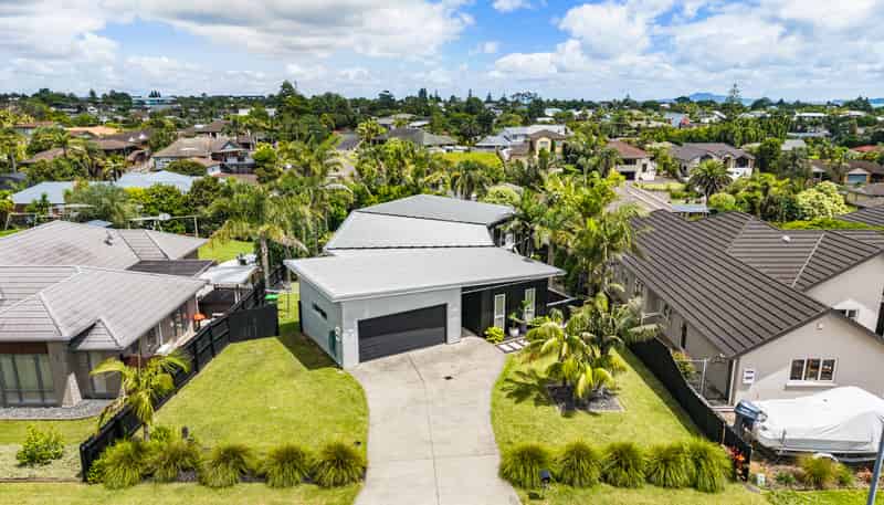 60 Intrepid Crescent, Beachlands