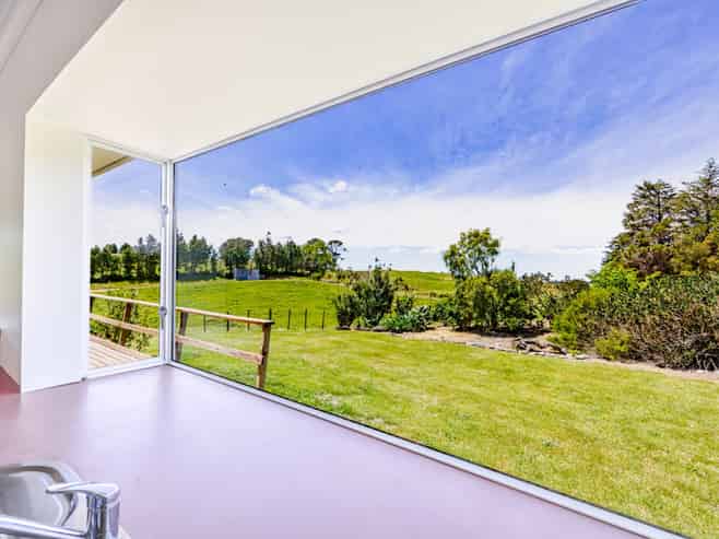 214 Clinton-Makaretu Road, Ashley Clinton