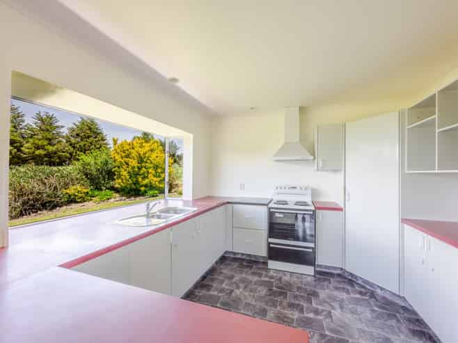 214 Clinton-Makaretu Road, Ashley Clinton