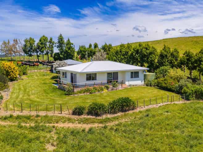 214 Clinton-Makaretu Road, Ashley Clinton