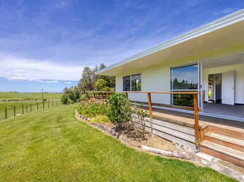 214 Clinton-Makaretu Road, Ashley Clinton