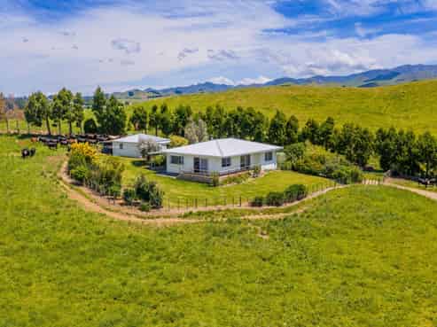 214 Clinton-Makaretu Road, Ashley Clinton