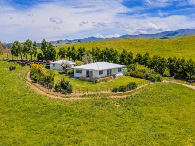 214 Clinton-Makaretu Road, Ashley Clinton