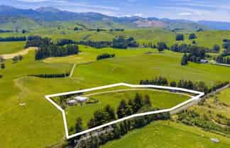 214 Clinton-Makaretu Road, Ashley Clinton