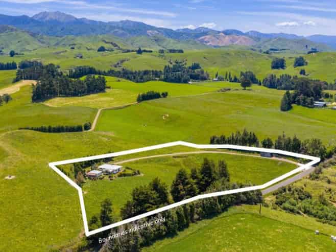 214 Clinton-Makaretu Road, Ashley Clinton