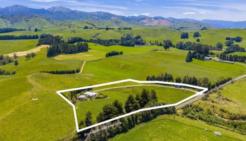 214 Clinton-Makaretu Road, Ashley Clinton