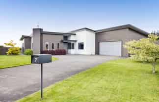 7 Mercade Close, Stratford