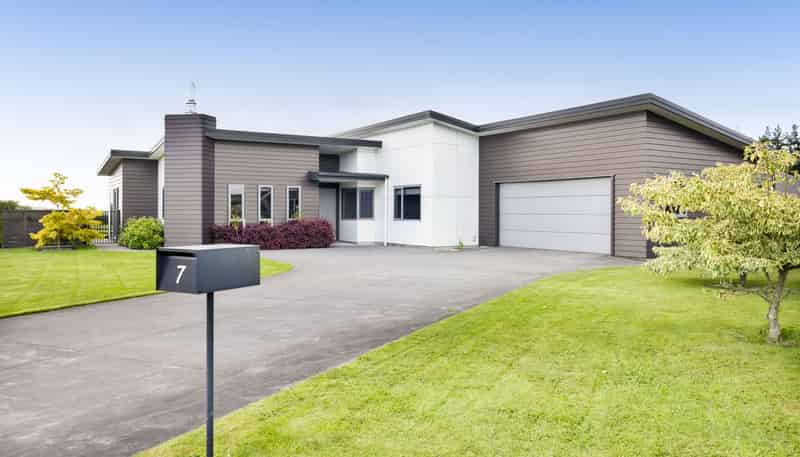 7 Mercade Close, Stratford