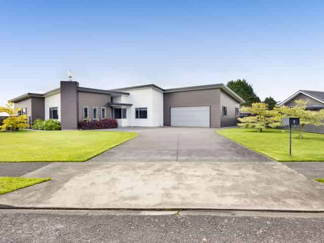 7 Mercade Close, Stratford