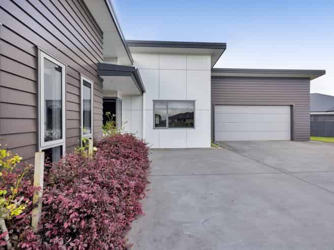 7 Mercade Close, Stratford