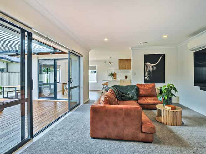 15 Pinotage Drive, Greenmeadows