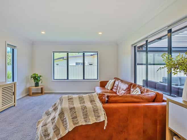 15 Pinotage Drive, Greenmeadows