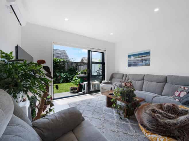 58  Rauemi Way, Te Atatu South