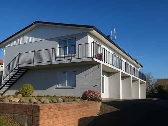 2/8 Edgecumbe Street, Whitiora