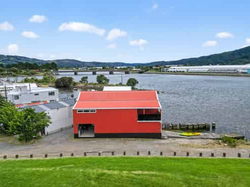 Boat Shed/19 Hikoikoi Reserve, Marine Parade, Petone