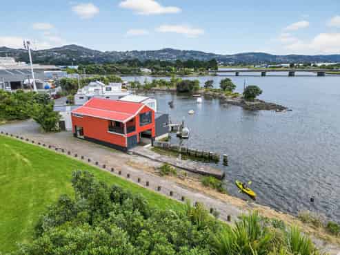 Boat Shed/19 Hikoikoi Reserve, Marine Parade, Petone