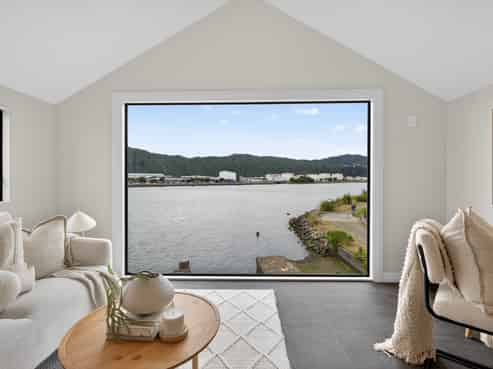 Boat Shed/19 Hikoikoi Reserve, Marine Parade, Petone