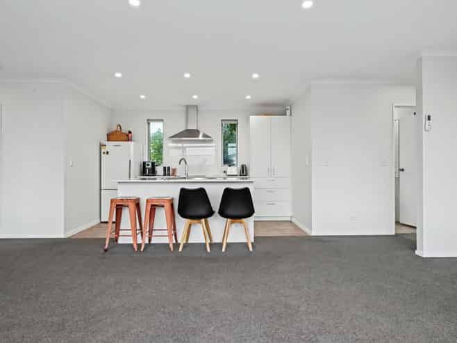 992A Tremaine Avenue, Roslyn