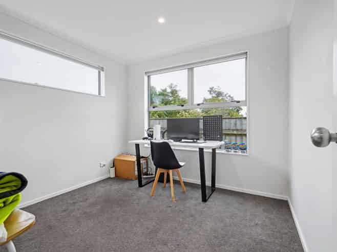 992A Tremaine Avenue, Roslyn