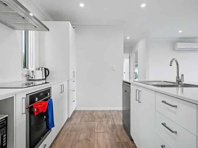 992A Tremaine Avenue, Roslyn