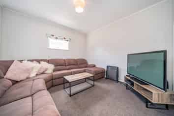 9 St James Ave, Boulcott