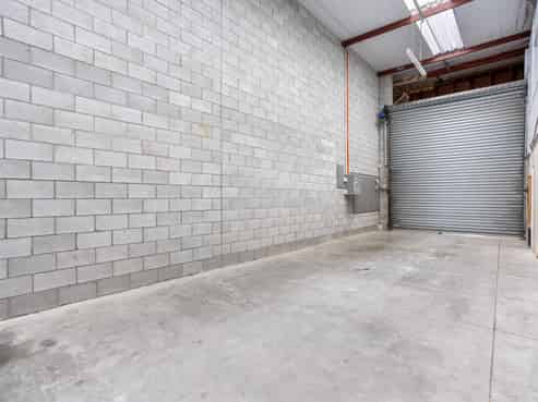 Road front industrial - 223sqm