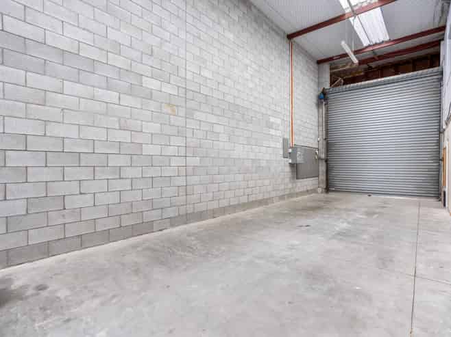 Road front industrial - 223sqm