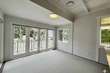 35A Queensway, Three Kings