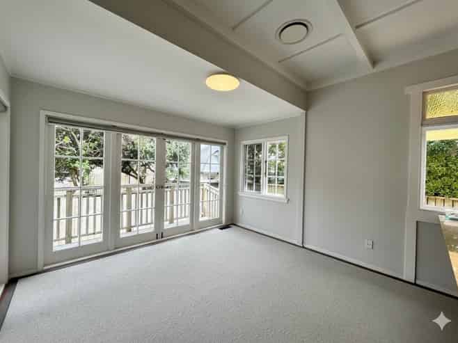 35A Queensway, Three Kings