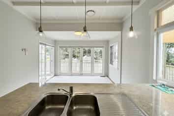 35A Queensway, Three Kings