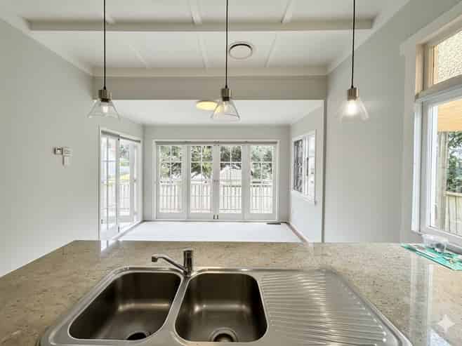 35A Queensway, Three Kings