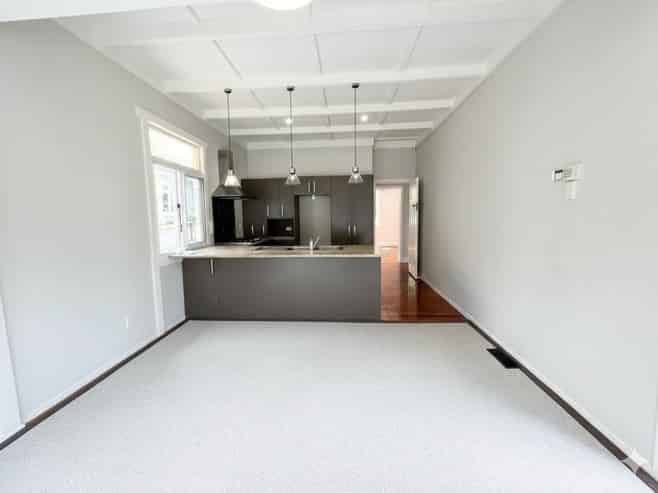 35A Queensway, Three Kings