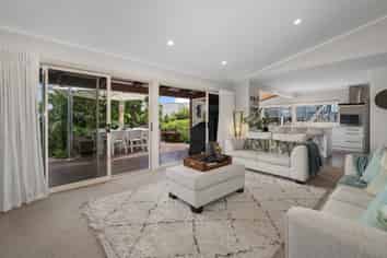 11 Maxine Place, Matua