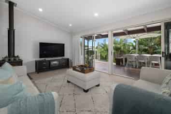 11 Maxine Place, Matua