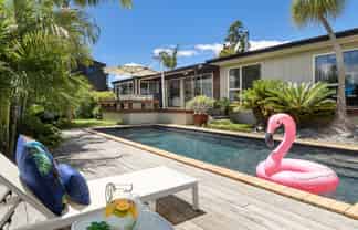 11 Maxine Place, Matua