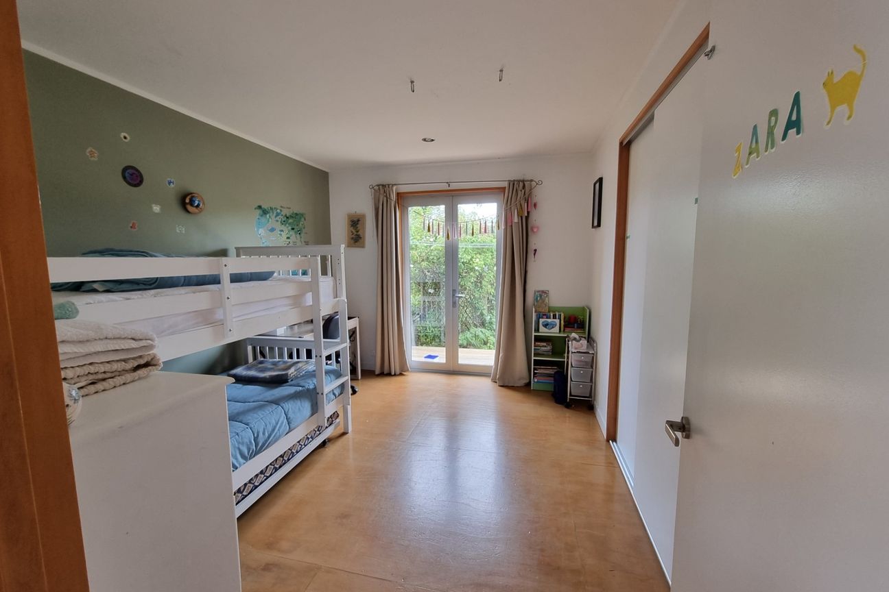 First time on the market - a private retreat - Więcej