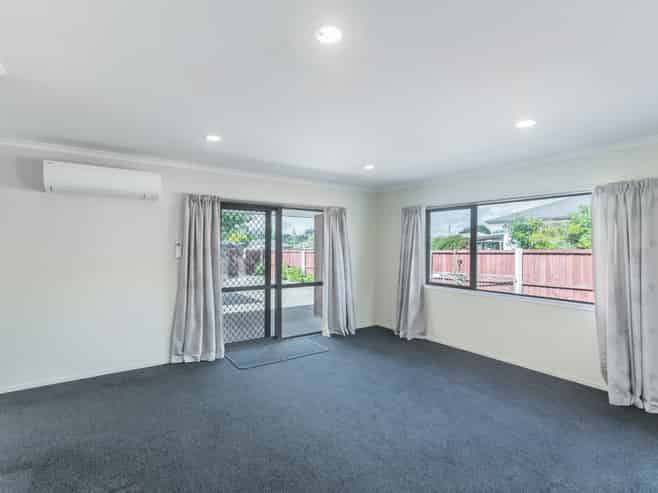 72 Pages Road, Linwood