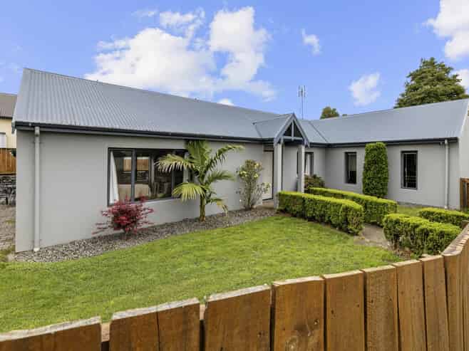 54 Brymer Road, Grandview Heights