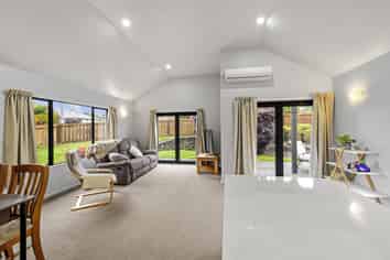 54 Brymer Road, Grandview Heights