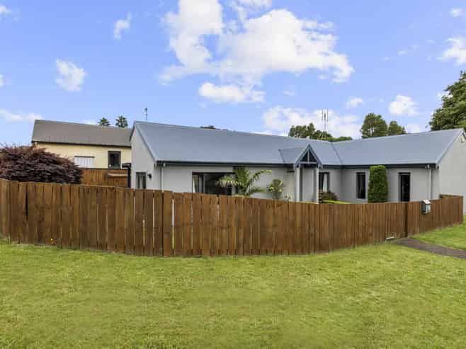 54 Brymer Road, Grandview Heights