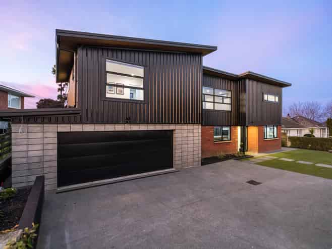 2 Tirimoana Road, Te Atatu South