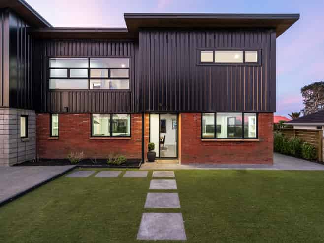 2 Tirimoana Road, Te Atatu South