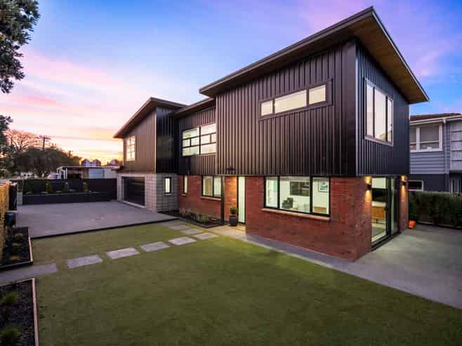 2 Tirimoana Road, Te Atatu South