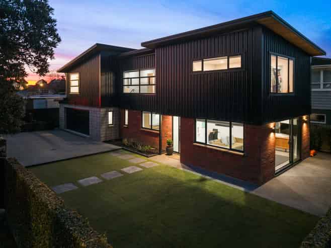 2 Tirimoana Road, Te Atatu South