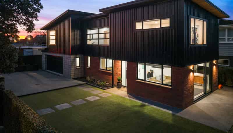 2 Tirimoana Road, Te Atatu South